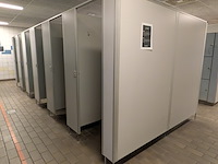 Ca. 6 meter dubbelzijdige kleedruimte-module — 12x kleedkamer - afbeelding 7 van  12