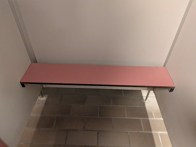 Ca. 6 meter dubbelzijdige kleedruimte-module — 12x kleedkamer - afbeelding 10 van  12