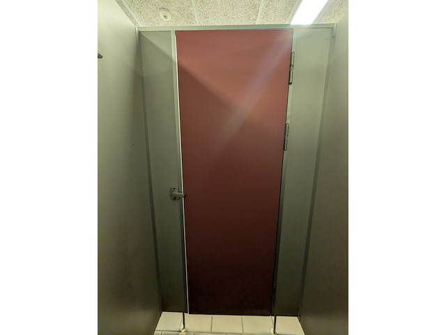 Ca. 6 meter dubbelzijdige kleedruimte-module — 12x kleedkamer - afbeelding 12 van  12