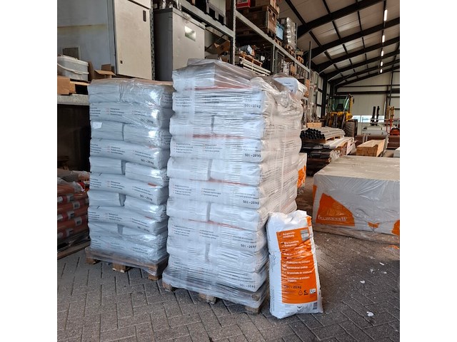 Ca. 60 za k a 20 kilo droge egalisatiekorrel fermacell - afbeelding 1 van  5