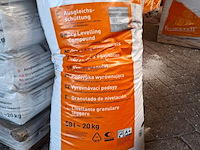 Ca. 60 za k a 20 kilo droge egalisatiekorrel fermacell - afbeelding 2 van  5