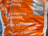 Ca. 60 za k a 20 kilo droge egalisatiekorrel fermacell - afbeelding 3 van  5
