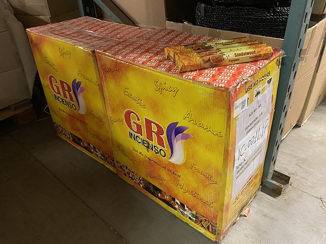 Ca. 600x pakjes wierrook - afbeelding 1 van  2