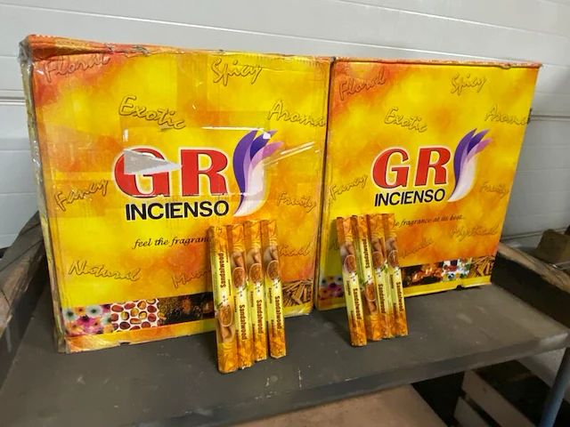 Ca. 600x pakjes wierrook - afbeelding 2 van  5