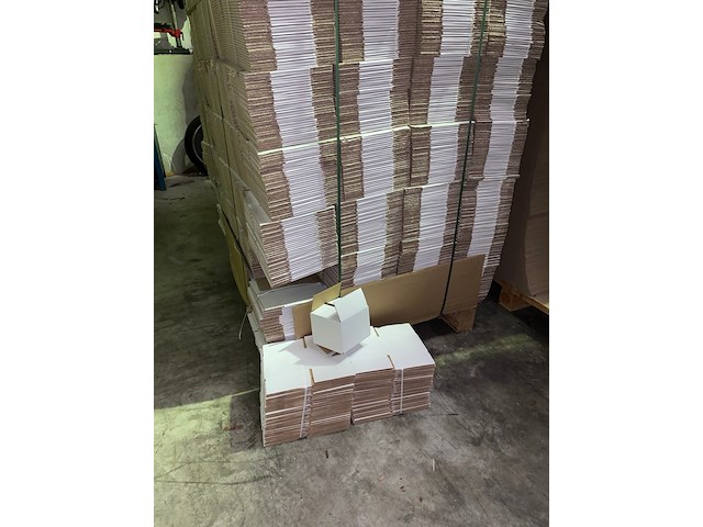 Ca. 600x verzenddoosjes 13x12x10cm, wit - afbeelding 3 van  4
