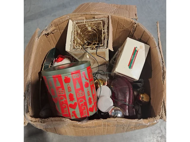 Ca. 605x decoratie en kerst artikelen - afbeelding 33 van  44