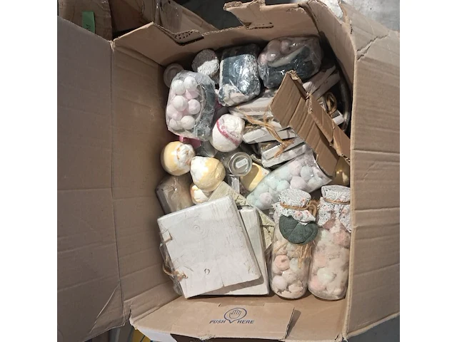 Ca. 605x decoratie en kerst artikelen - afbeelding 41 van  44