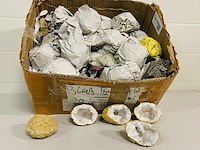 Ca. 60x bergkristal geodes - afbeelding 1 van  4