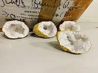 Ca. 60x bergkristal geodes - afbeelding 2 van  4