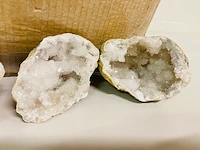 Ca. 60x bergkristal geodes - afbeelding 2 van  5