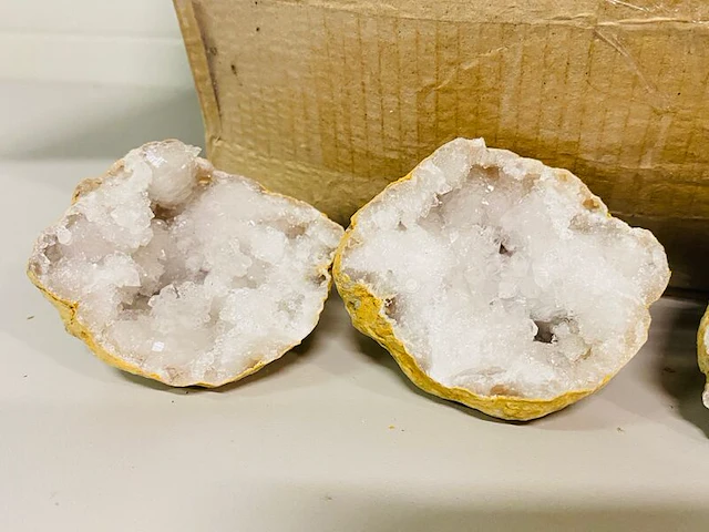 Ca. 60x bergkristal geodes - afbeelding 3 van  5