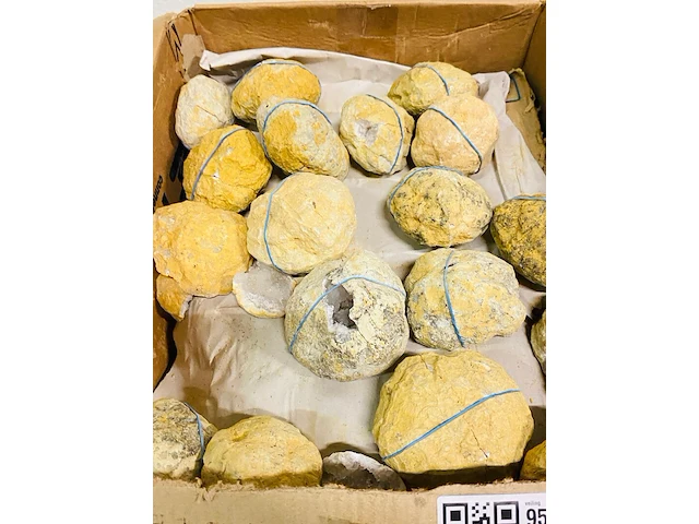 Ca. 60x bergkristal geodes - afbeelding 4 van  5