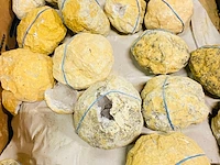 Ca. 60x bergkristal geodes - afbeelding 4 van  5