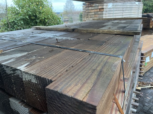 Ca. 60x douglas balken fijnbezaagd, 100x100mm, lengte 300cm - afbeelding 1 van  3