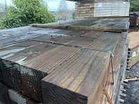 Ca. 60x douglas balken fijnbezaagd, 100x100mm, lengte 300cm - afbeelding 1 van  3