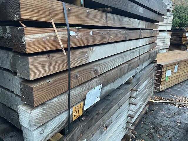 Ca. 60x douglas balken fijnbezaagd, 100x100mm, lengte 300cm - afbeelding 2 van  3