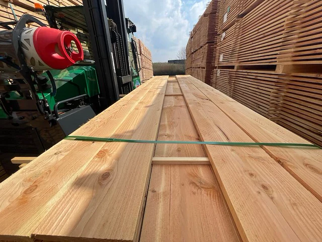 Ca. 60x douglas planken fijnbezaagd, 22x200mm, lengte 400cm - afbeelding 1 van  4