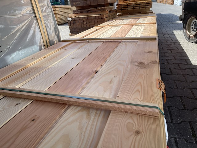 Ca. 60x douglas veer en groef, 18x185mm, lengte 500cm - afbeelding 1 van  3