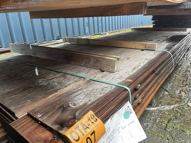 Ca. 60x douglas wisselsponning, 18x145mm, lengte 400cm - afbeelding 1 van  3