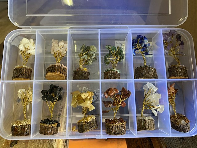 Ca. 60x edelstenen boompjes diverse soorten - afbeelding 1 van  3