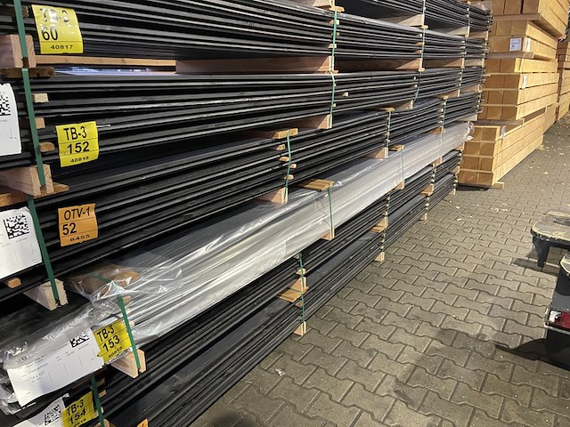 Ca. 60x grenen design profiel zwart gecoat, 18x142mm, lengte 540cm - afbeelding 4 van  4