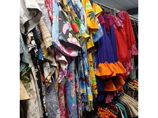 Ca. 60x hawaï en mexicaans outfits - afbeelding 2 van  6
