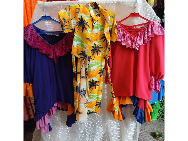 Ca. 60x hawaï en mexicaans outfits - afbeelding 3 van  6