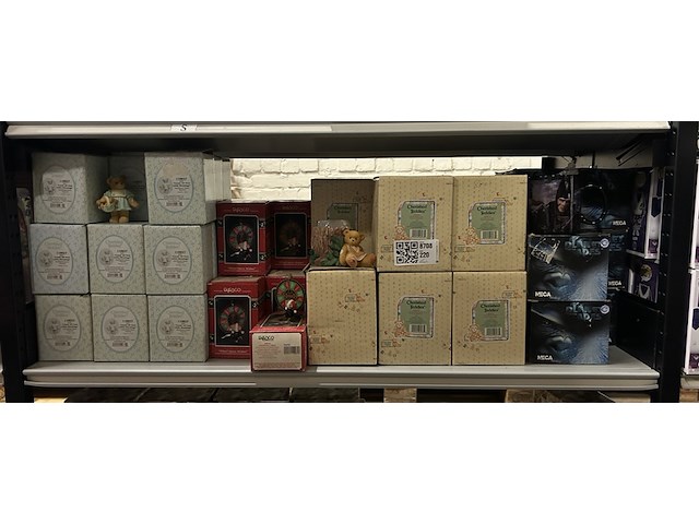 Ca. 60x knuffels/speelgoed cherished teddies, enesco, neca - afbeelding 1 van  9