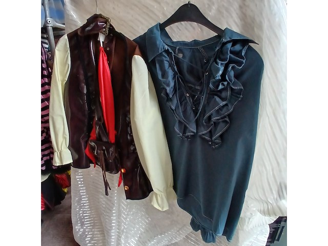 Ca. 60x piratenkleding - afbeelding 2 van  4
