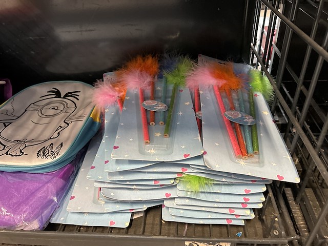 Ca. 60x rugzakken en schoolartikelen voor kinderen, w.o. disney, brica, trolls - afbeelding 2 van  5