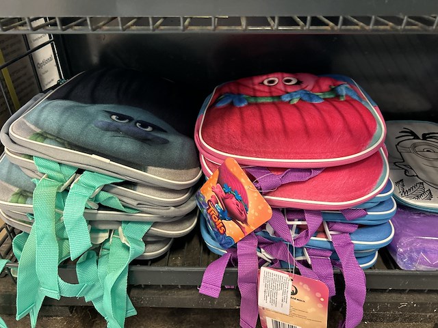 Ca. 60x rugzakken en schoolartikelen voor kinderen, w.o. disney, brica, trolls - afbeelding 3 van  5