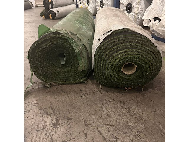 Ca. 61,16m2 kunstgras, 20 mm hoog, groen - afbeelding 1 van  2