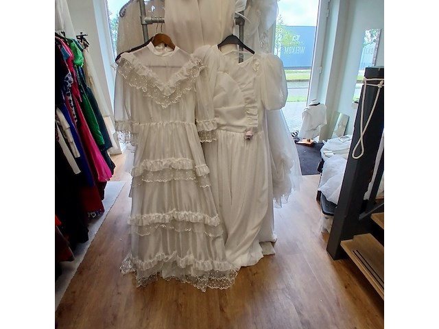 Ca. 62x diverse trouwjurken en petticoats - afbeelding 2 van  10