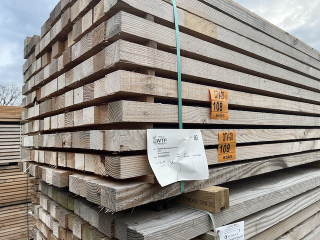 Ca. 62x douglas regels fijnbezaagd, 50x75mm, lengte 400cm - afbeelding 4 van  4