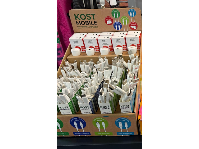 Ca. 630x opladers en accessoires in toonbankdoos, kost mobile - afbeelding 2 van  2