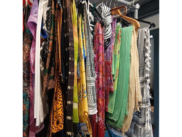 Ca. 63x chinees oosterse kleding - afbeelding 4 van  10