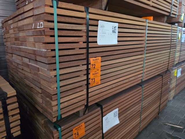Ca. 63x guyana teak planken geschaafd, 25x145mm, lengte 215cm - afbeelding 4 van  4