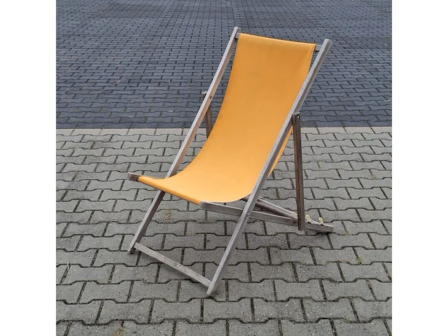 Ca. 63x houten strandstoel met gekleurde zitting | rood, oranje en geel - afbeelding 1 van  7