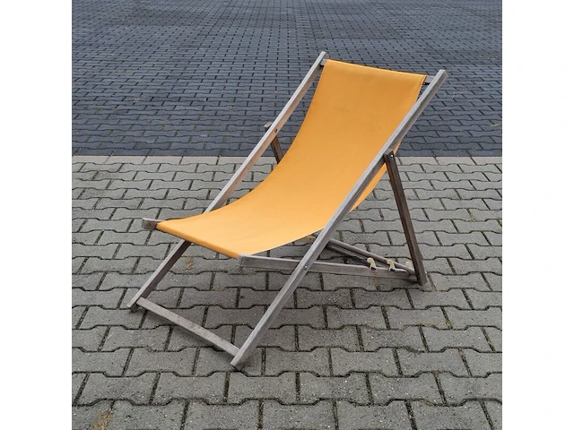 Ca. 63x houten strandstoel met gekleurde zitting | rood, oranje en geel - afbeelding 2 van  7