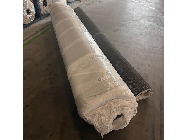 Ca. 64,32m2 kunstgras, 10 mm hoog, wit - afbeelding 1 van  2