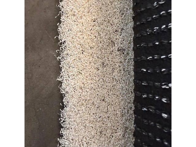 Ca. 64,32m2 kunstgras, 10 mm hoog, wit - afbeelding 2 van  2
