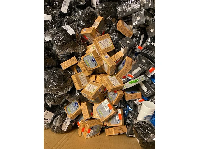 Ca. 645x persoonlijke verzorging, gillette, niveau, l'oreal etc. - afbeelding 3 van  8