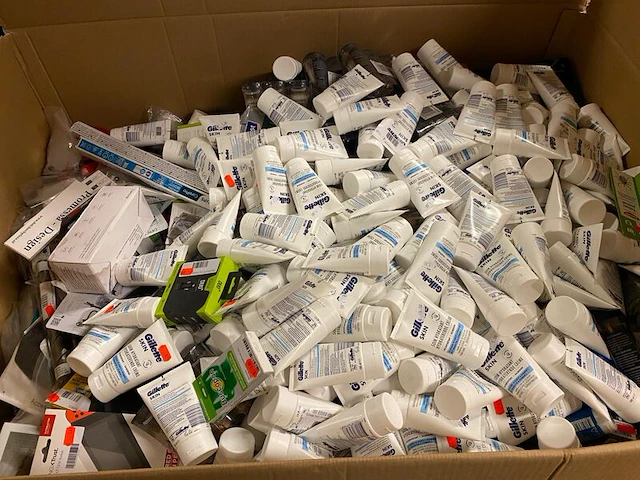 Ca. 645x persoonlijke verzorging, gillette, niveau, l'oreal etc. - afbeelding 4 van  8