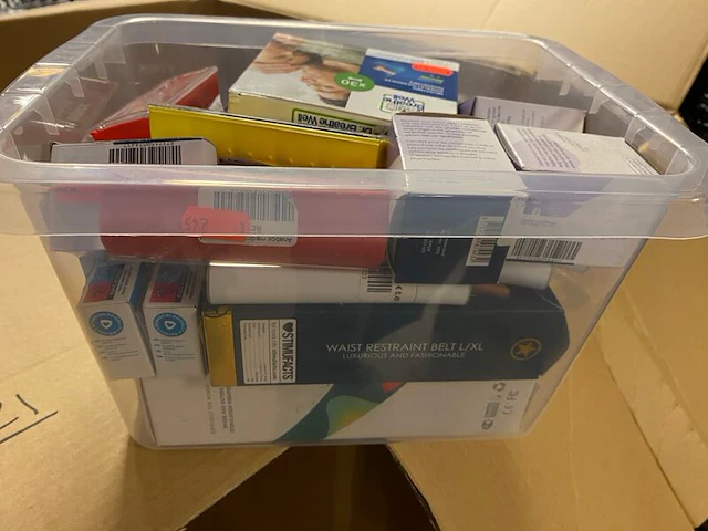 Ca. 645x persoonlijke verzorging, gillette, niveau, l'oreal etc. - afbeelding 8 van  8