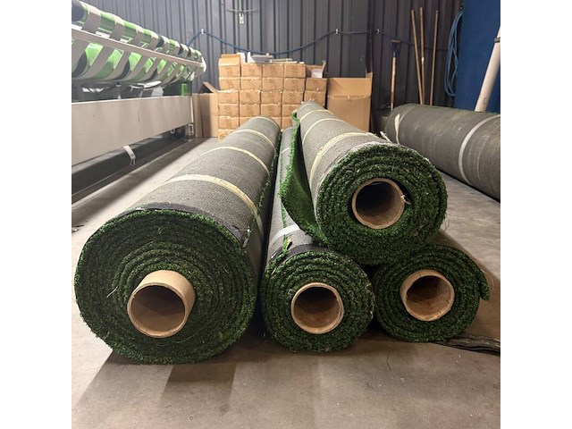 Ca. 64,75m2 kunstgras, 10 mm hoog, groen - afbeelding 1 van  2