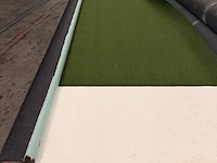 Ca. 6,4m2 kunstgras, 10 mm hoog, groen, wit - afbeelding 1 van  2