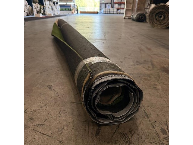 Ca. 6,4m2 kunstgras, 10 mm hoog, groen, wit - afbeelding 2 van  2