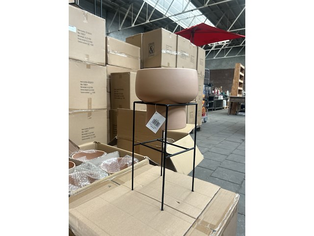 Ca. 64x bloempot op standaard, crate & cargo - afbeelding 1 van  5