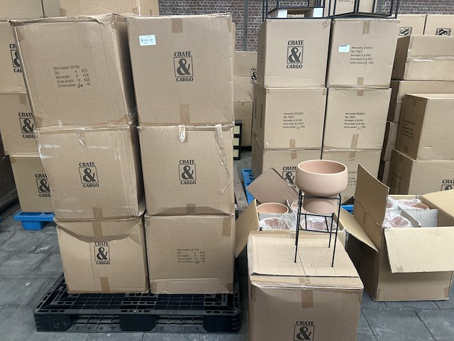 Ca. 64x bloempot op standaard, crate & cargo - afbeelding 4 van  5