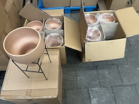 Ca. 64x bloempot op standaard, crate & cargo - afbeelding 5 van  5